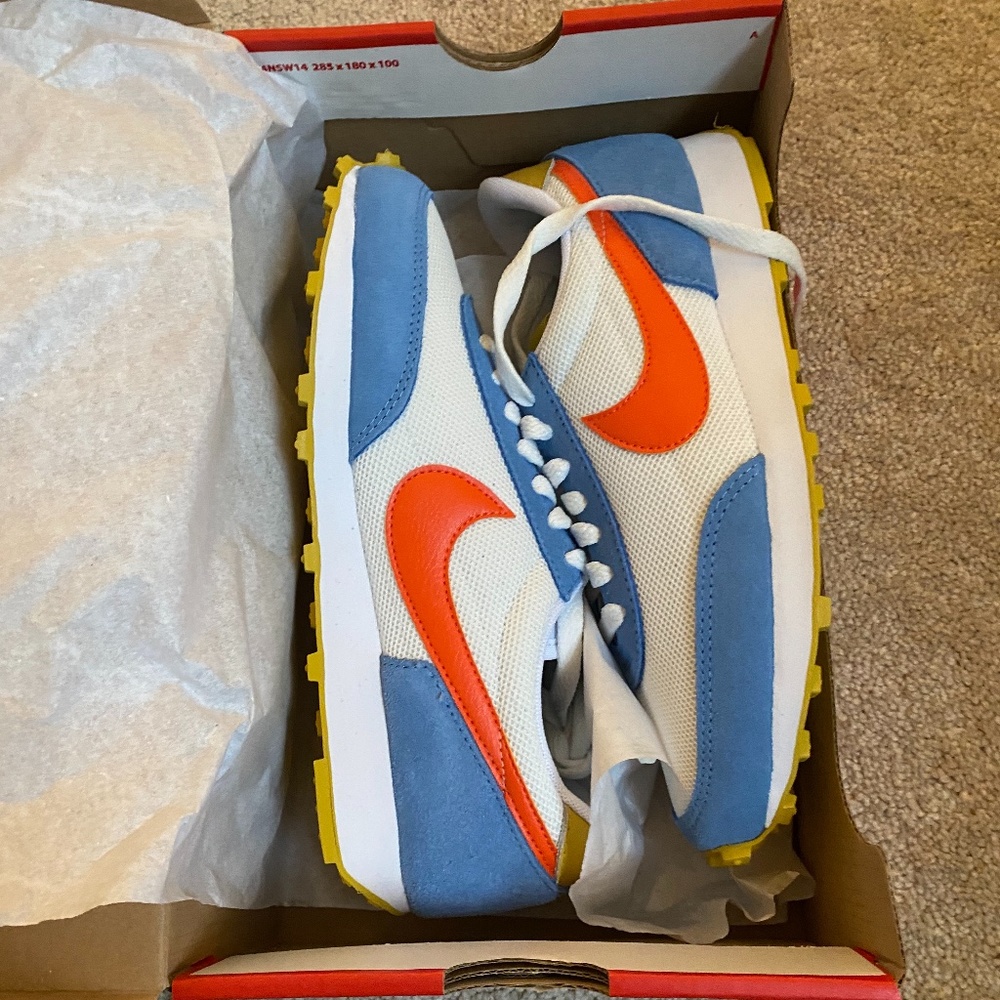 NIKE DAYBREAK NWT 6